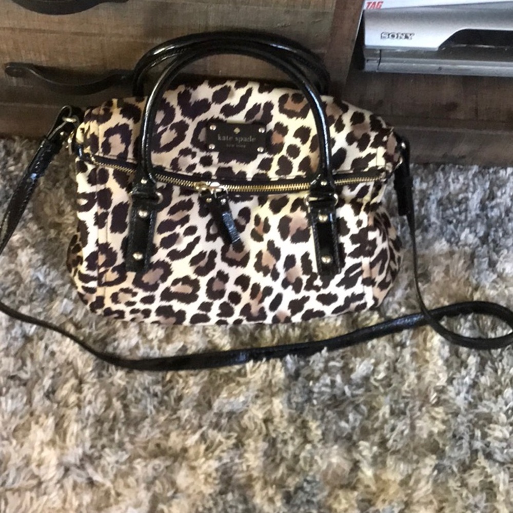 Kate Spade New York Small Leslie leopard print